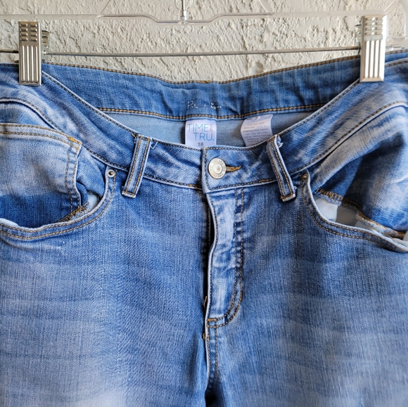 🟣TIME TRU JEANS Size 18 High Rise Stretch Plus Straigh Leg Cut off - Picture 5 of 7